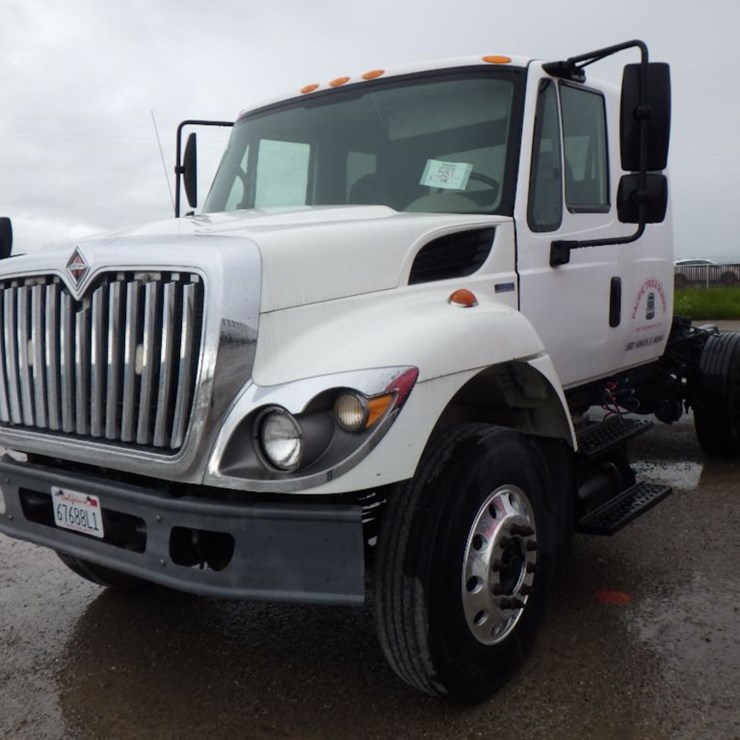 2011 INTERNATIONAL WORKSTAR 7300