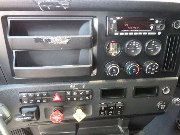 2024-freightliner-cascadia-126-image-19