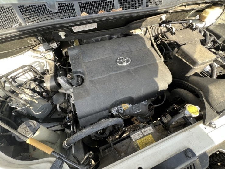 2014-toyota-sienna-le-image-11