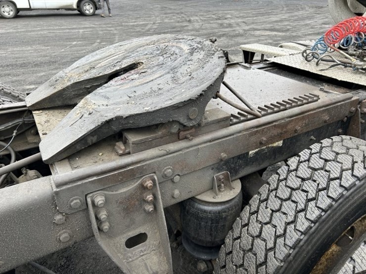 1985-mack-mh633-t/a-sleeper-truck-tractor-image-29