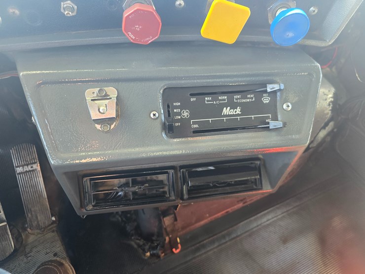 1998-mack-dm600-image-87