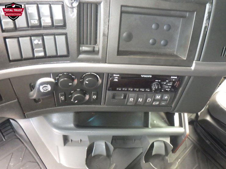 2020-volvo-vnl-760-image-18