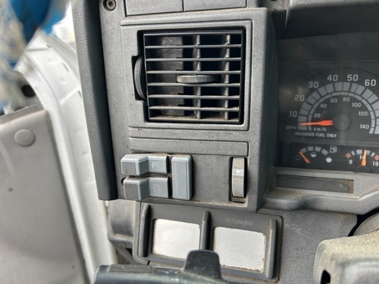 1997-chevrolet-c6500-chip-truck-image-26