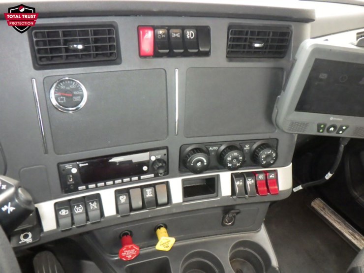 2023-kenworth-t680-image-16