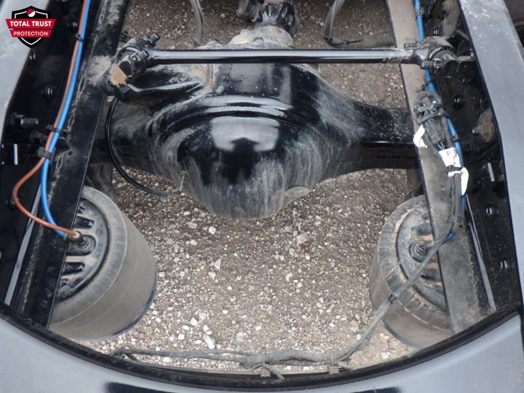 2023-freightliner-cascadia-126-image-9