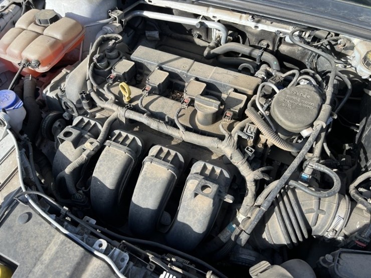 2014-ford-focus-sedan-image-11