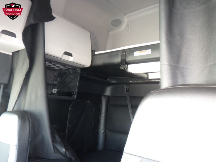 2024-freightliner-cascadia-126-image-22