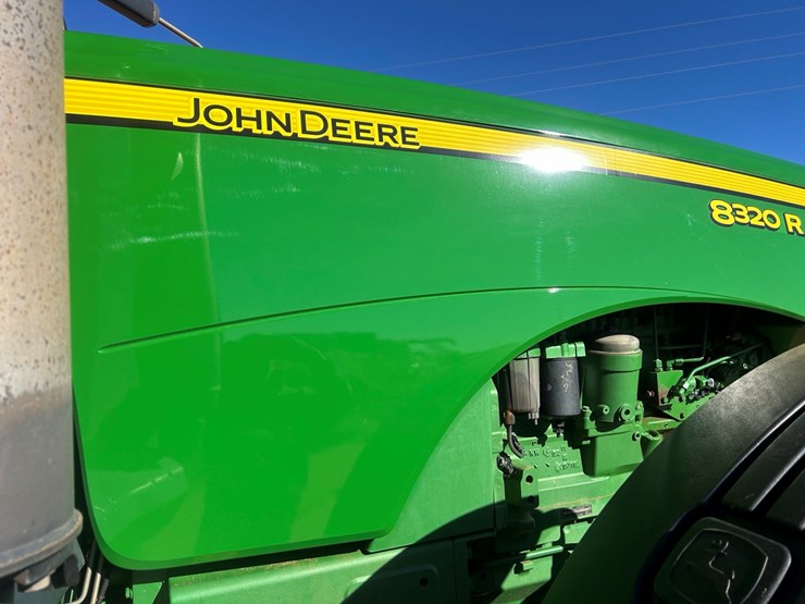 2010-john-deere-8320r-image-15