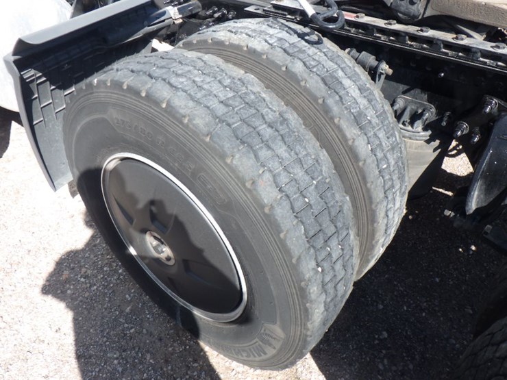 2024-freightliner-cascadia-126-image-16