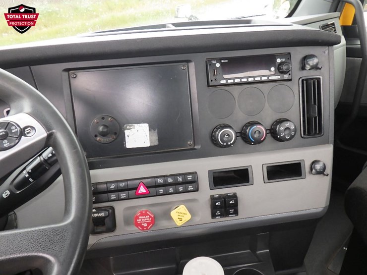 2022-freightliner-cascadia-126-image-13