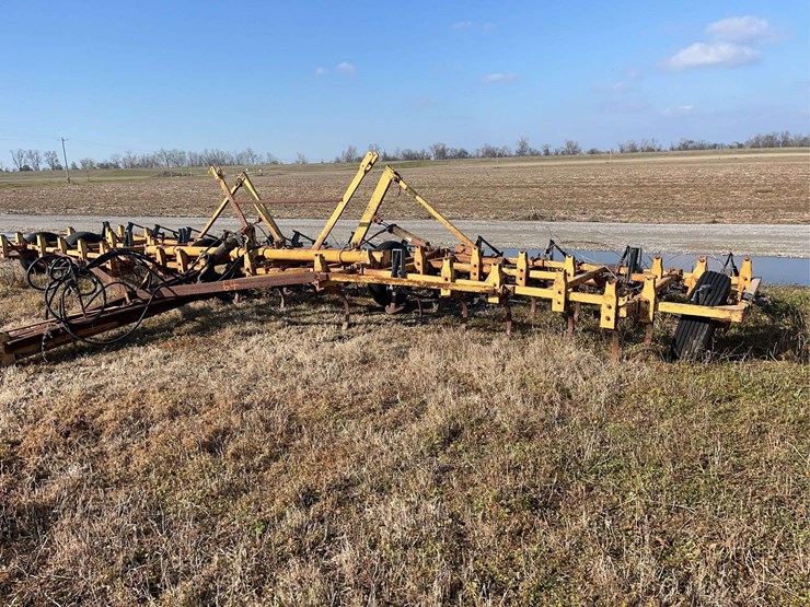 taylor-32'-field-cultivator,-needs-parts-image-1