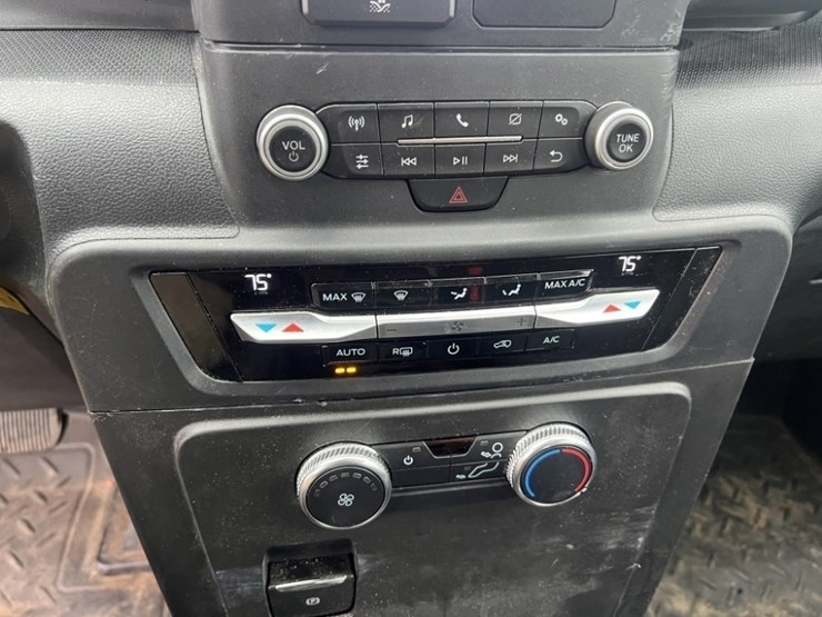 2021-ford-explorer-image-34