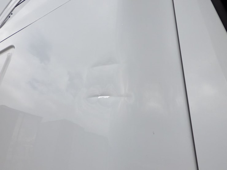 2019-freightliner-cascadia-126-image-8