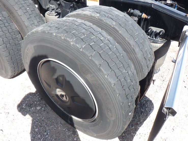 2024-freightliner-cascadia-126-image-14