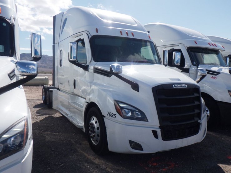 2024-freightliner-cascadia-126-image-3