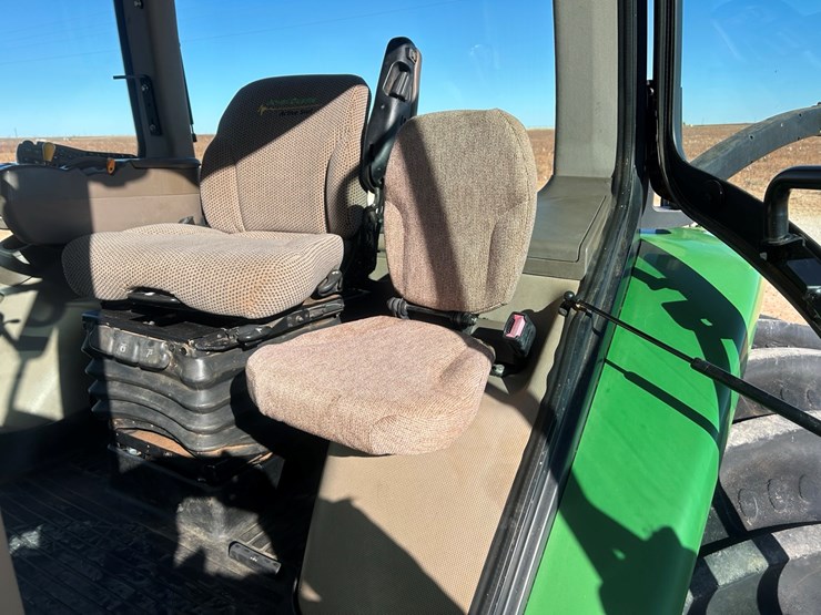 2010-john-deere-8320r-image-34
