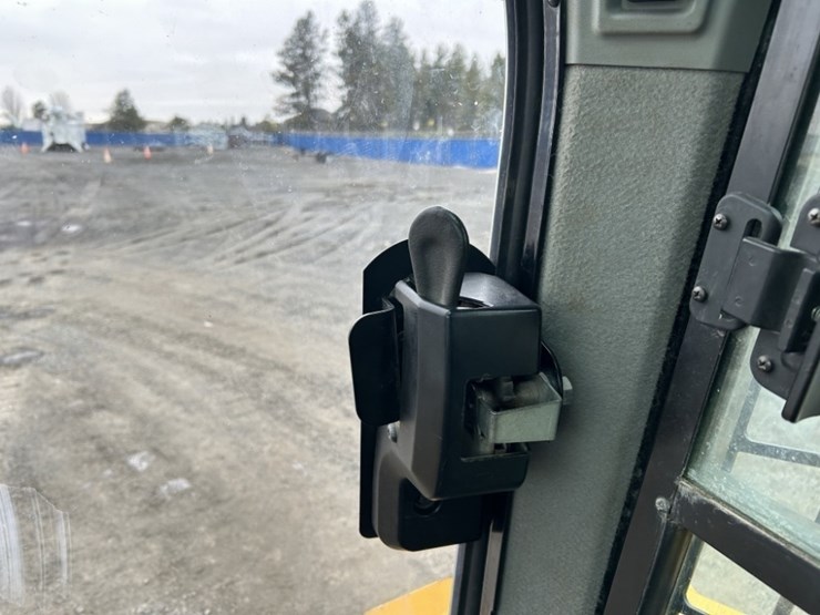 2021-caterpillar-289d3-image-32