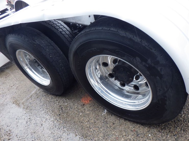 2014-kenworth-t660-image-11