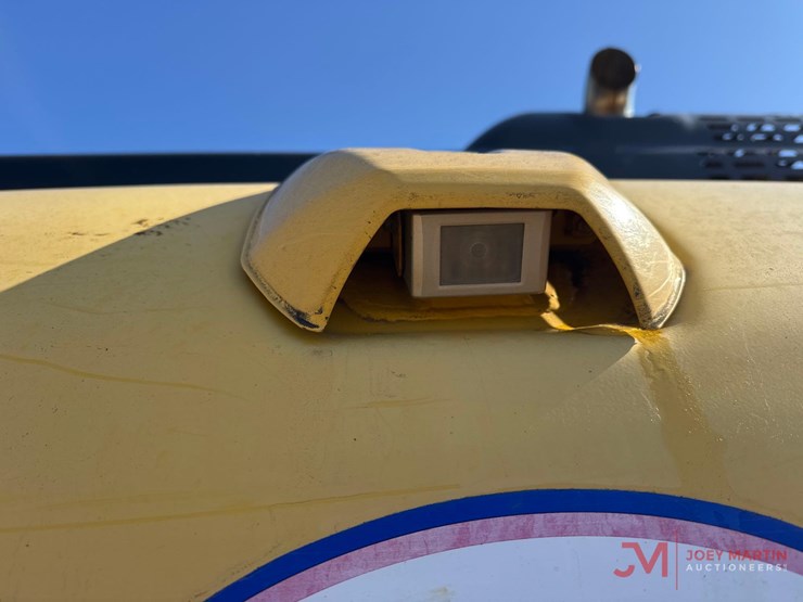 2018-komatsu-pc210-lc-11-image-8