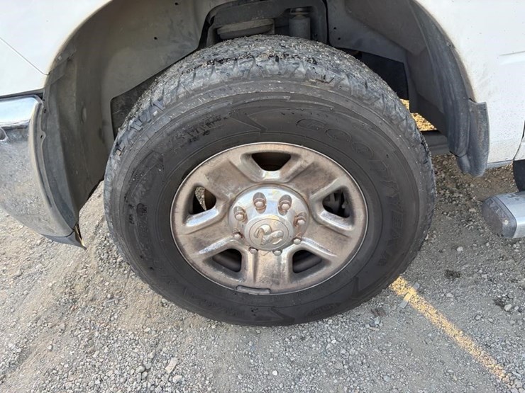 2016-dodge-2500-image-23