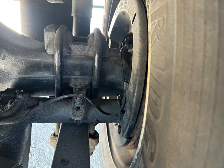 2018-freightliner-m2-106-image-77