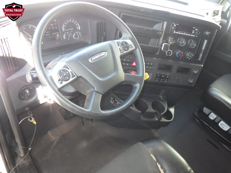 2024-freightliner-cascadia-126-image-18