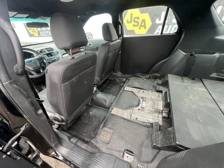 2017-ford-explorer-image-21