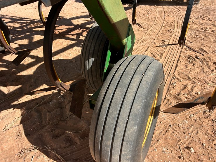 john-deere-680-image-4