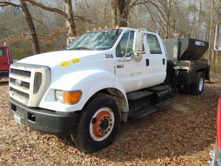 2004-ford-f750-image-1