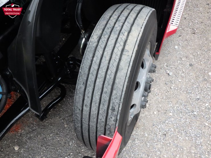 2025-volvo-vnl-760-image-24