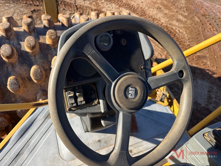 2005-caterpillar-cp-563e-image-19