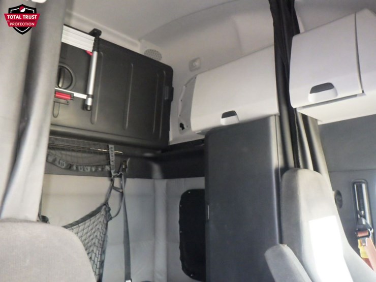 2021-freightliner-cascadia-126-image-4