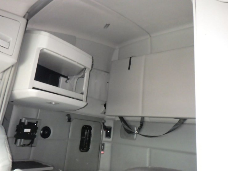 2017-kenworth-t680-image-21