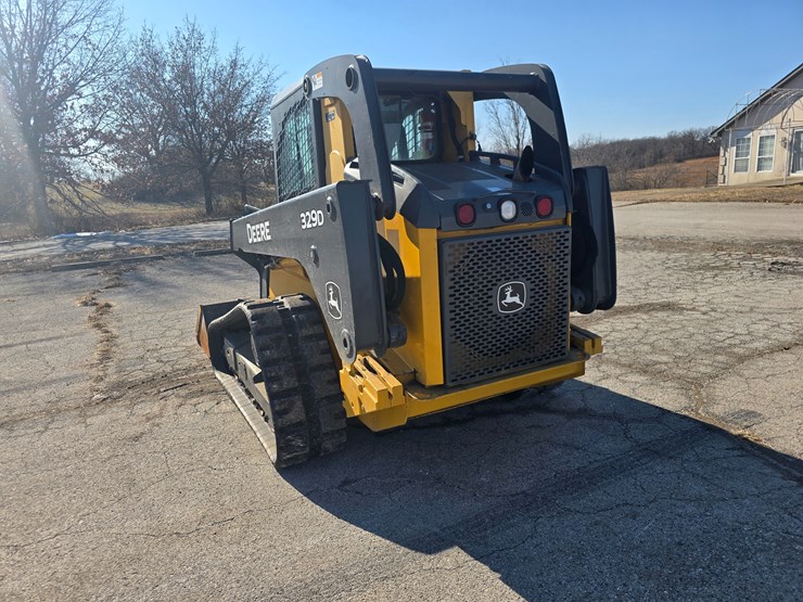 2012-deere-329d-image-8