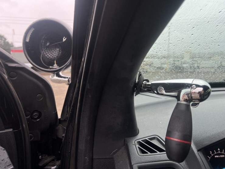 2017-ford-explorer-image-26