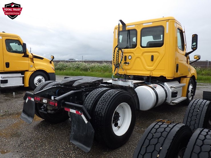 2022-freightliner-cascadia-126-image-5