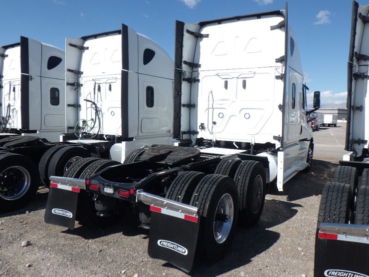 2024-freightliner-cascadia-126-image-9