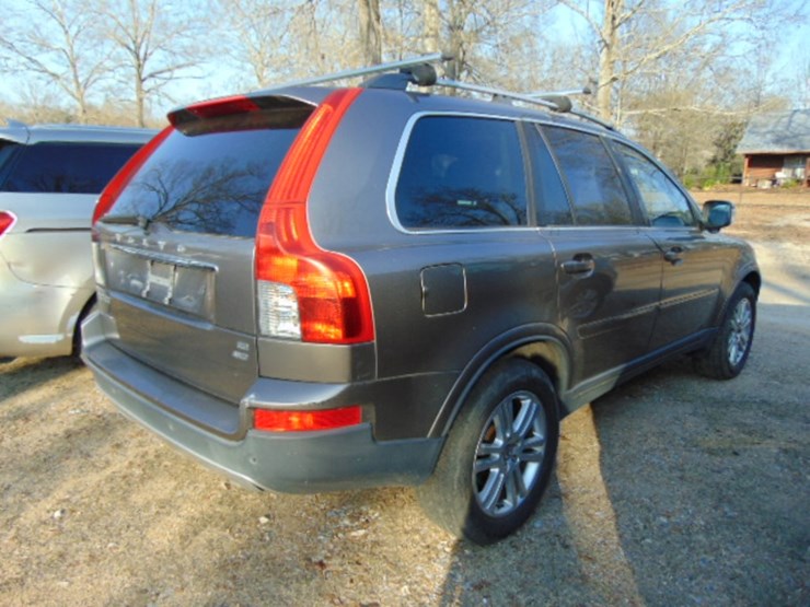 2010-volvo-xc90-image-2