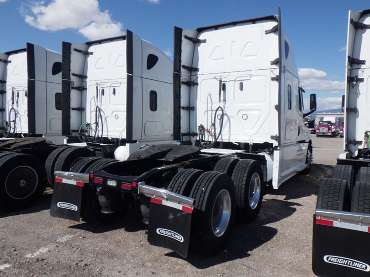 2024-freightliner-cascadia-126-image-10
