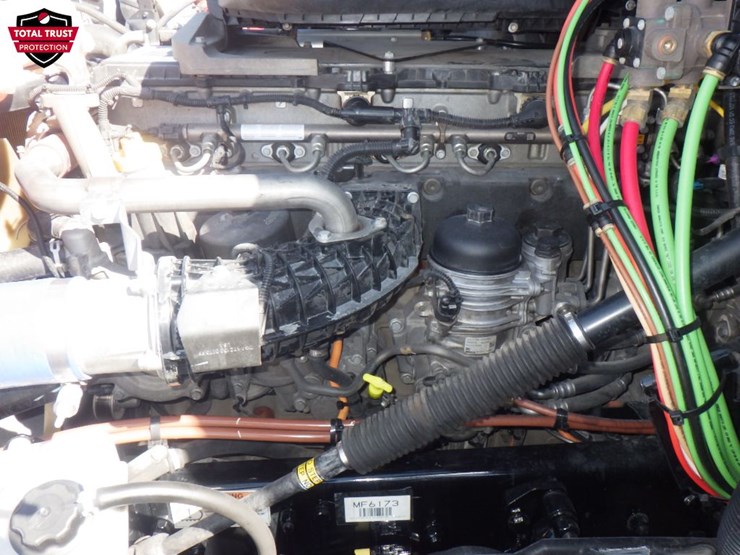 2021-freightliner-cascadia-126-image-23