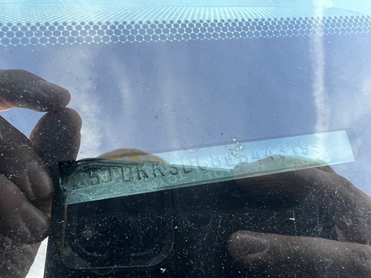 2014-toyota-sienna-le-image-9