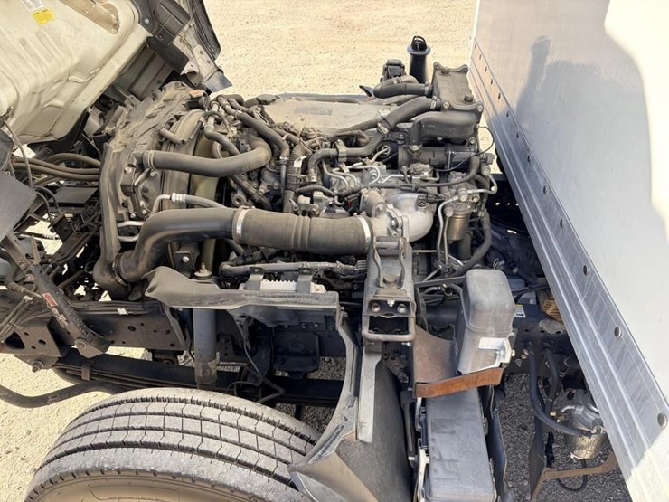 2017-isuzu-nrr-image-14