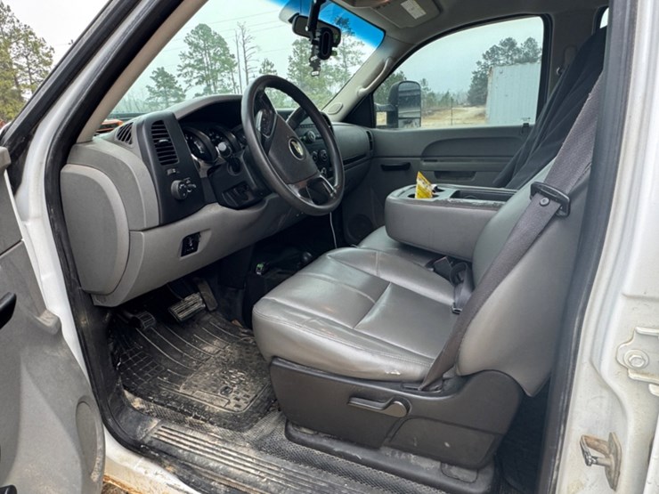 2012-chevrolet-silverado-3500hd-image-9