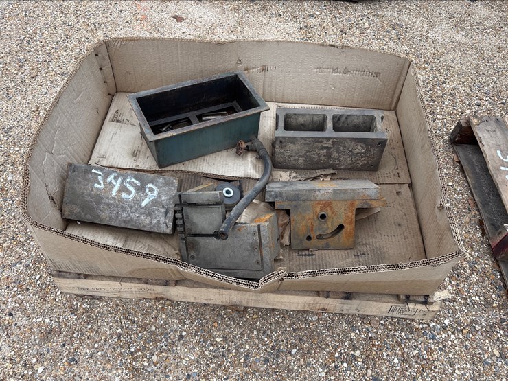 #3459-•-small-box-with-misc-tools-image-1