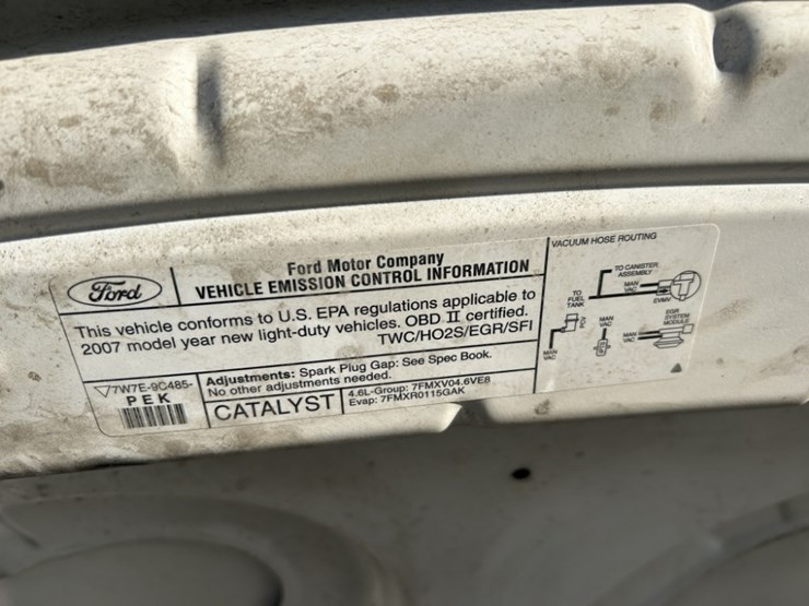 2007-ford-crown-victoria-sedan-image-37