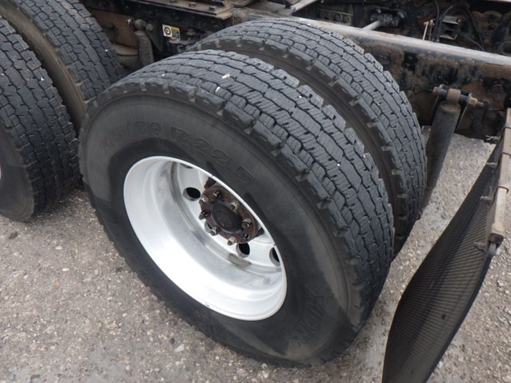 2015-kenworth-t680-image-16