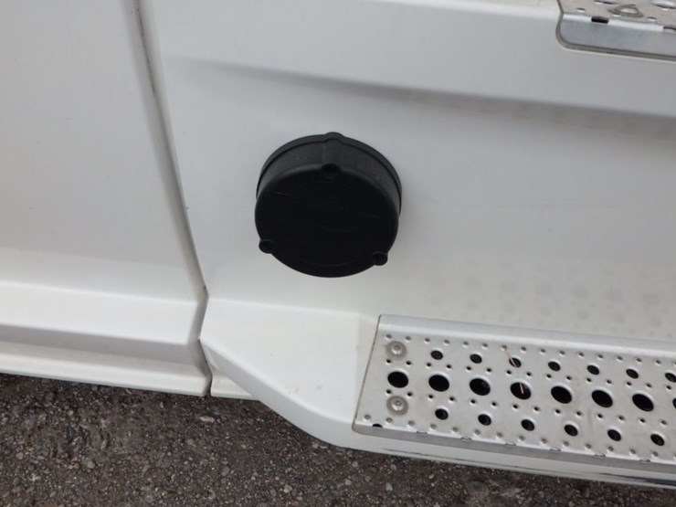 2019-freightliner-cascadia-126-image-10