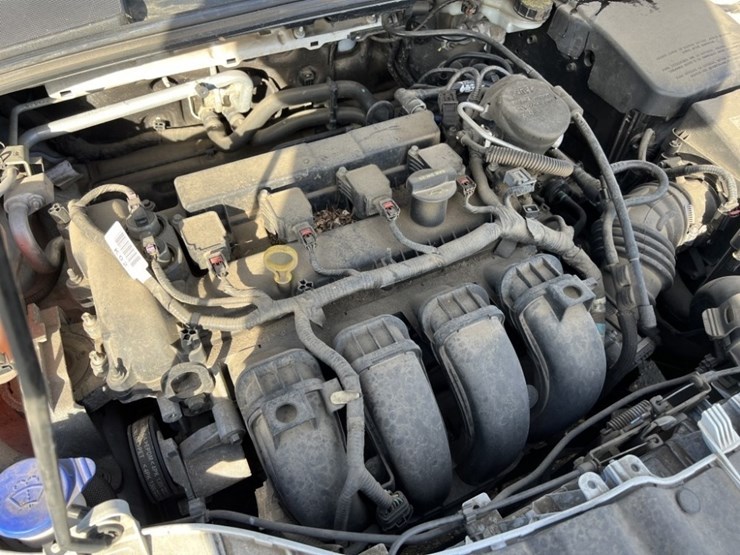 2014-ford-focus-sedan-image-12