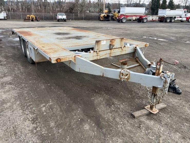 2008-bentley-t/a-sno-cat-trailer-image-2