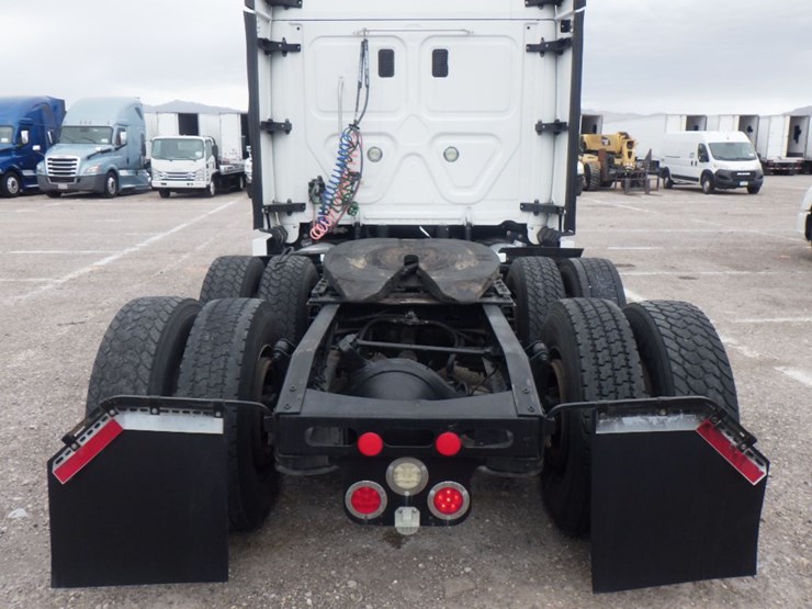 2016-freightliner-cascadia-125-image-8